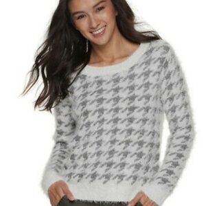 NWT Mudd White Gray Houndstooth Eyelash Sweater